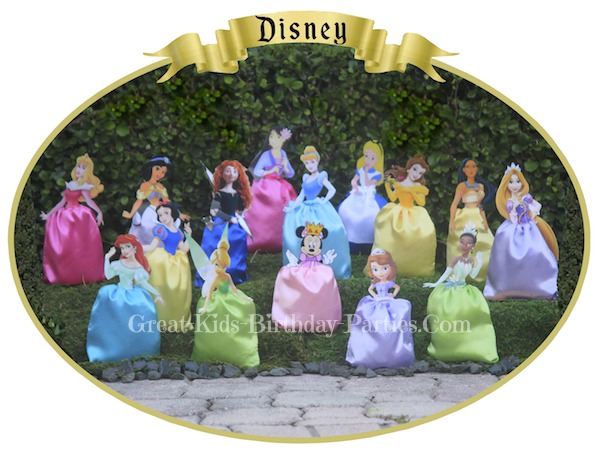 Disney Princess Party Favors - DIY Disney Princess Favor Bags.  Easy and inexpensive to make, can also use as decorations or centerpiece for a Disney Princess party.
